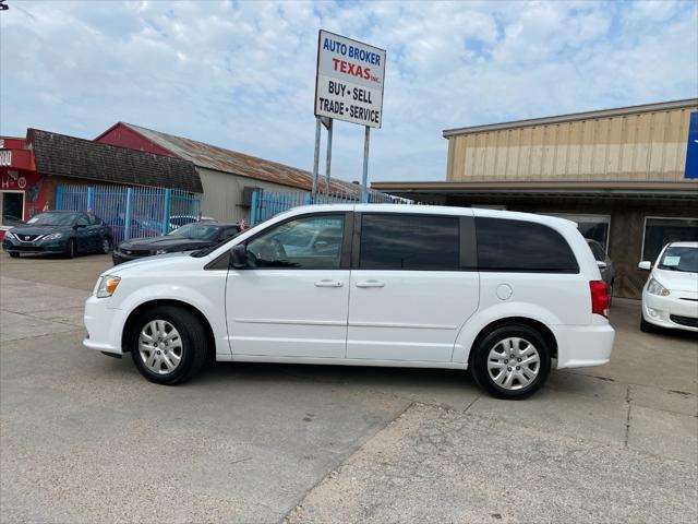 Photo of 2016 Bright White Clearcoat Dodge Grand Caravan