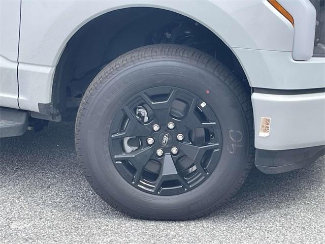 Photo of 2025 White Metallic Ford F-150 Lightning