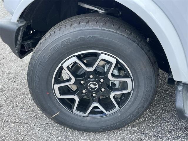 Photo of 2025 Oxford White Ford Bronco