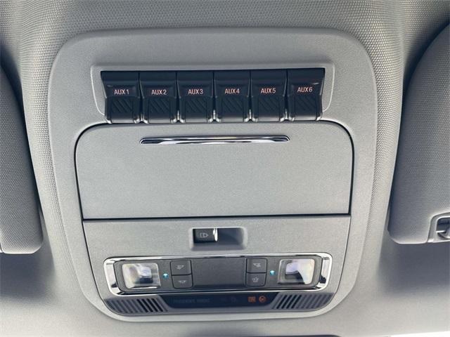 Photo of 2025 White Metallic Ford F-350