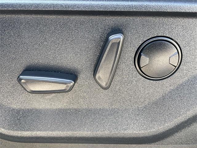 Photo of 2025 White Metallic Ford F-350
