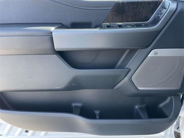 Photo of 2025 White Metallic Ford F-350