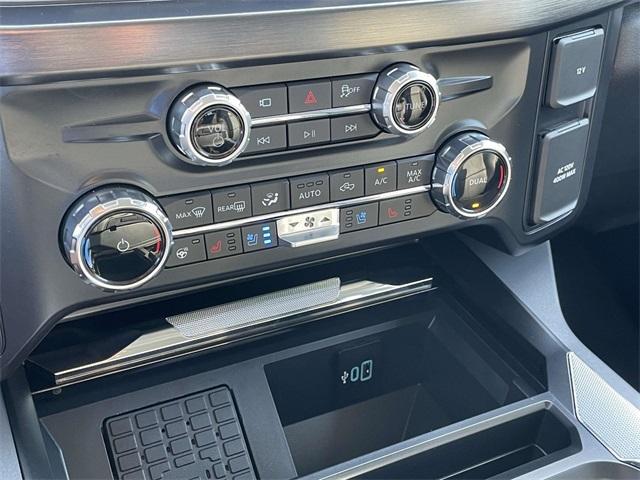 Photo of 2025 White Metallic Ford F-350