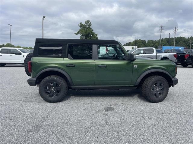 Photo of 2025 Green Metallic Ford Bronco
