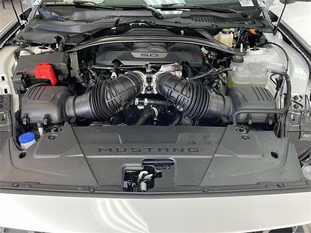 Photo of 2025 Oxford White Ford Mustang