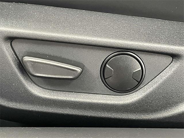 Photo of 2025 Oxford White Ford Mustang