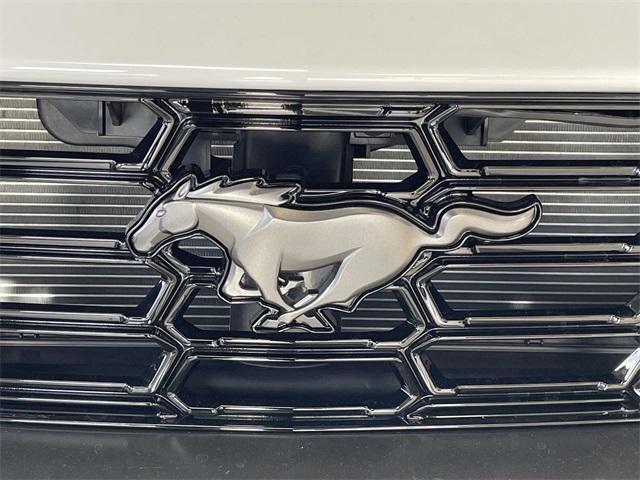 Photo of 2025 Oxford White Ford Mustang