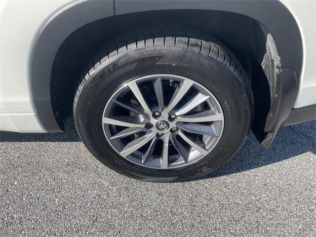 Photo of 2017 White Toyota Highlander