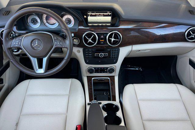 Photo of 2015 White Mercedes-Benz GLK-Class