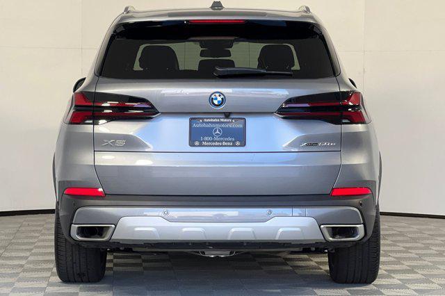 Photo of 2025 Gray BMW X5 PHEV