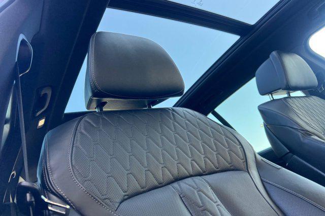 Photo of 2025 Gray BMW X5 PHEV