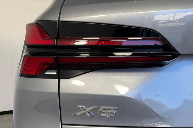 Photo of 2025 Gray BMW X5 PHEV
