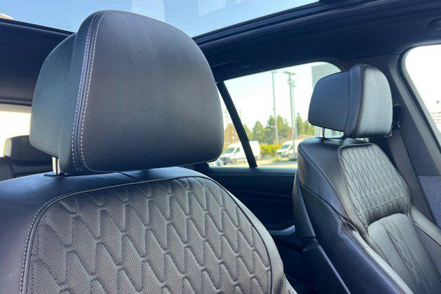 Photo of 2025 Gray BMW X5 PHEV