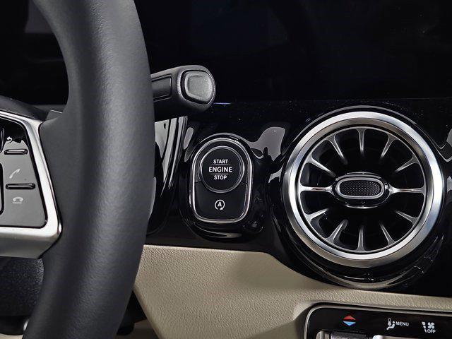 Photo of 2025 Polar White Mercedes-Benz GLA 250