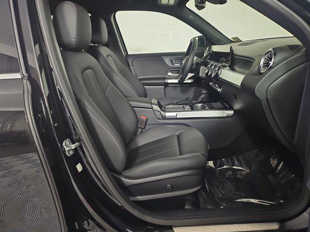 Photo of 2025 Night Black Mercedes-Benz GLB 250