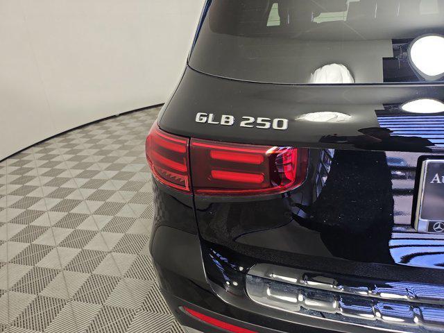 Photo of 2025 Night Black Mercedes-Benz GLB 250