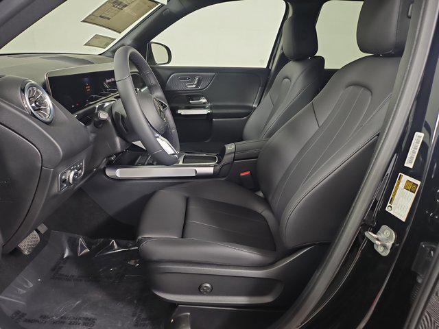 Photo of 2025 Night Black Mercedes-Benz GLB 250