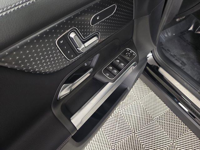 Photo of 2025 Night Black Mercedes-Benz GLB 250