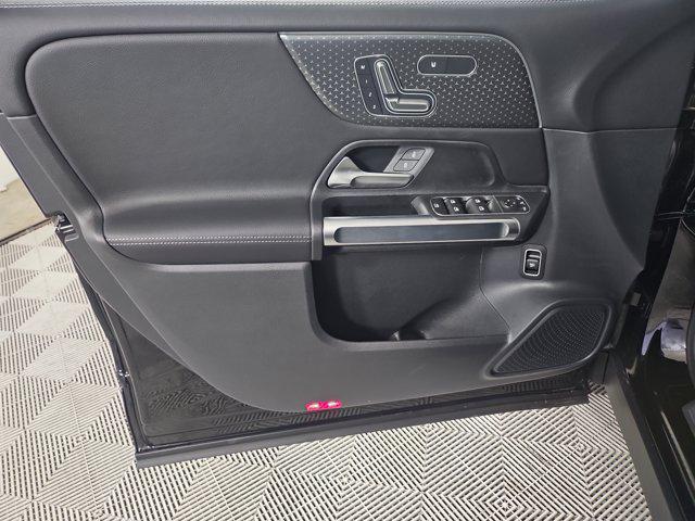 Photo of 2025 Night Black Mercedes-Benz GLB 250