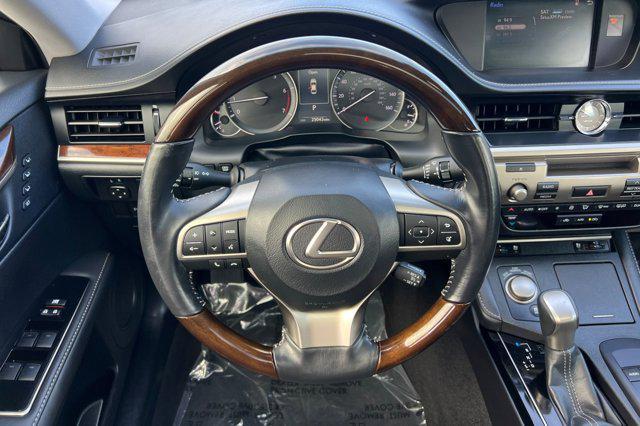 Photo of 2016 Eminent White Pearl Lexus ES 350