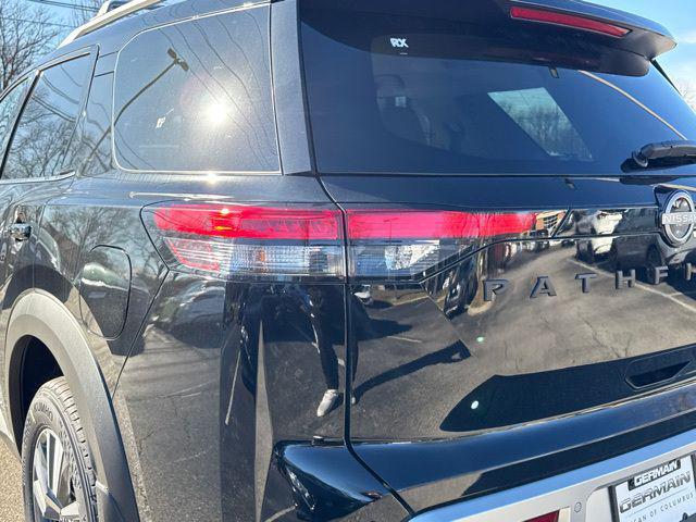 Photo of 2025 Super Black Nissan Pathfinder