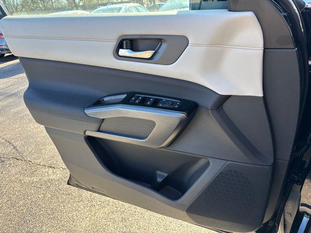 Photo of 2025 Super Black Nissan Pathfinder