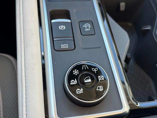 Photo of 2025 Super Black Nissan Pathfinder