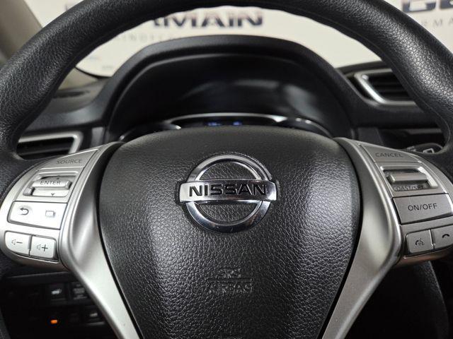 Photo of 2016 Pearl White Nissan Rogue