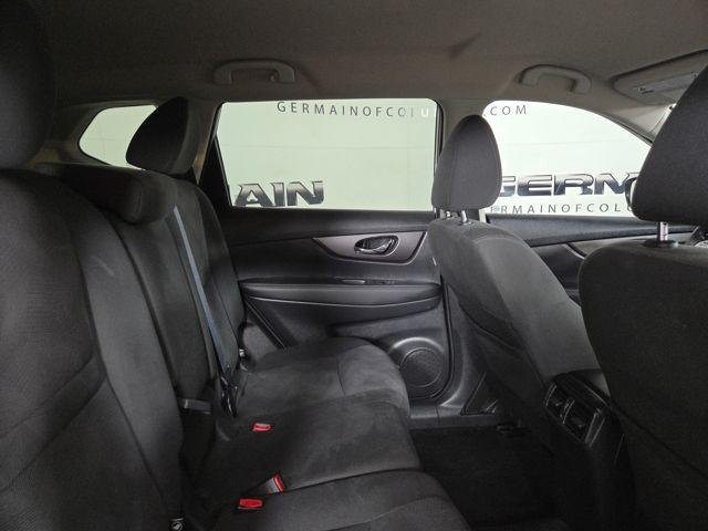 Photo of 2016 Pearl White Nissan Rogue