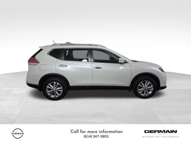Photo of 2016 Pearl White Nissan Rogue
