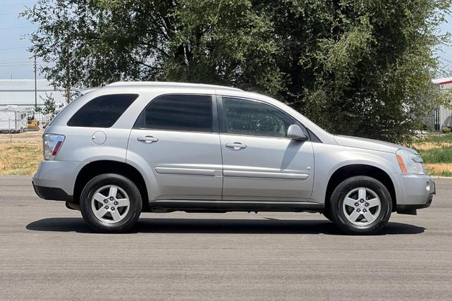 Photo of 2008 Machine Silver Metallic Chevrolet Equinox