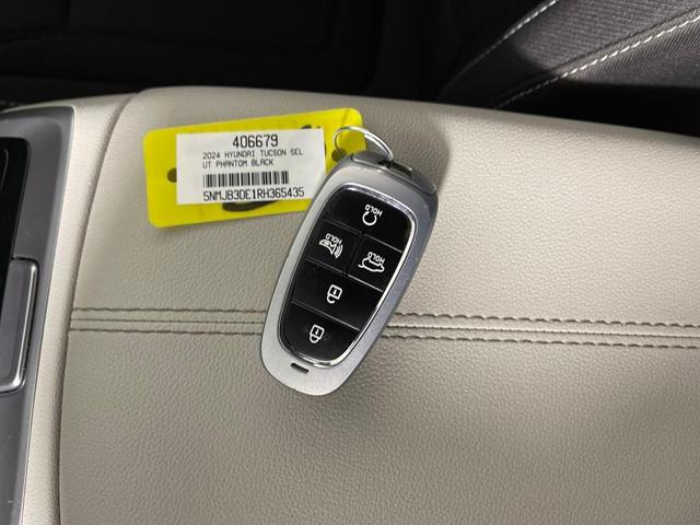 Photo of 2024 Black Pearl Hyundai TUCSON
