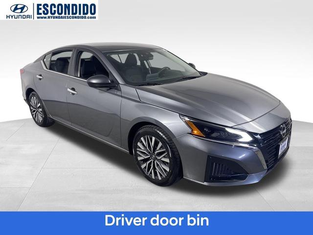Photo of 2024 Gun Metallic Nissan Altima