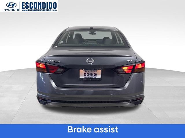 Photo of 2024 Gun Metallic Nissan Altima