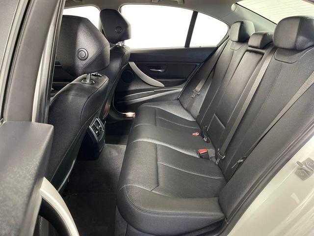 Photo of 2017 Alpine White BMW 320