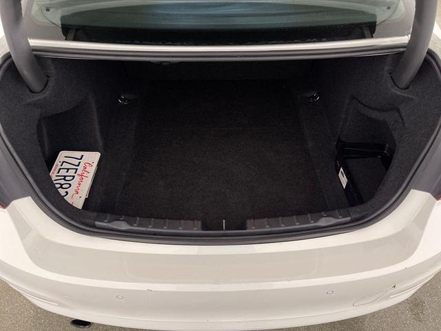 Photo of 2017 Alpine White BMW 320
