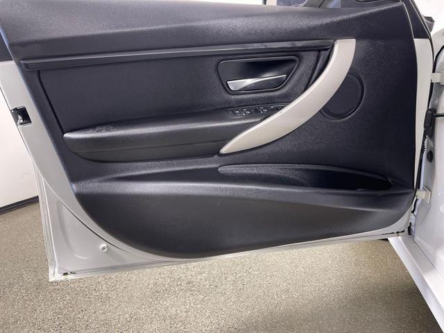 Photo of 2017 Alpine White BMW 320