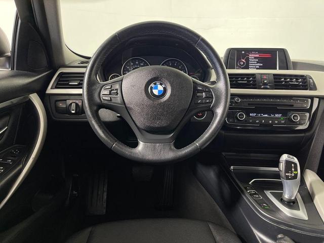 Photo of 2017 Alpine White BMW 320
