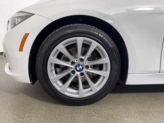 Photo of 2017 Alpine White BMW 320