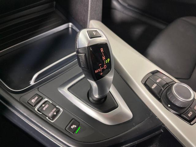 Photo of 2017 Alpine White BMW 320