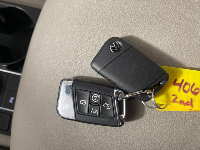 Photo of 2022 Tourmaline Blue Metallic Volkswagen Atlas