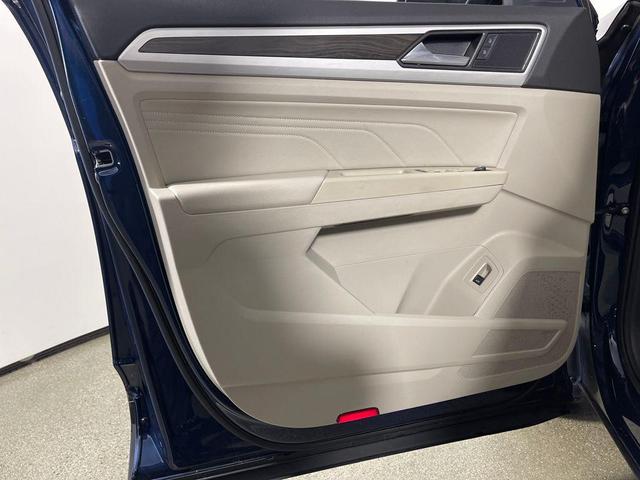 Photo of 2022 Tourmaline Blue Metallic Volkswagen Atlas