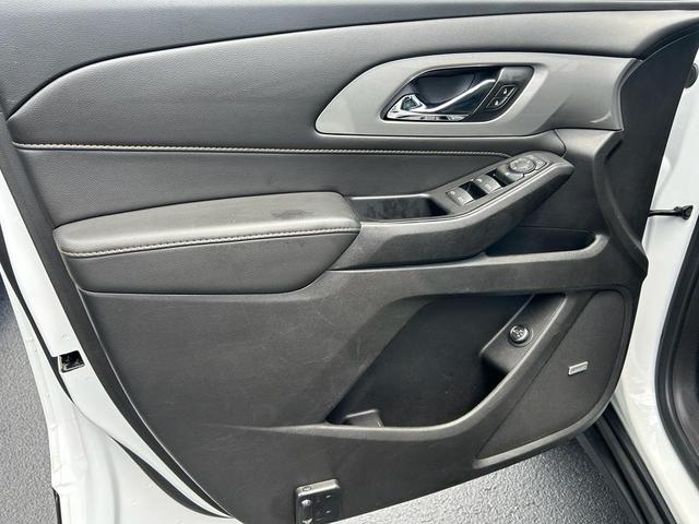 Photo of 2020 Summit White Chevrolet Traverse
