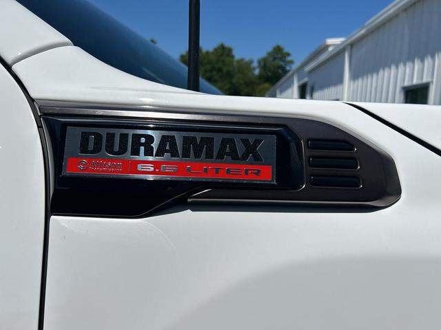 Photo of 2024 Summit White GMC Sierra 2500