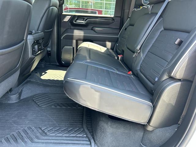 Photo of 2024 Summit White GMC Sierra 2500