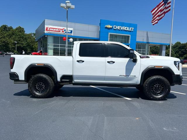 Photo of 2024 Summit White GMC Sierra 2500