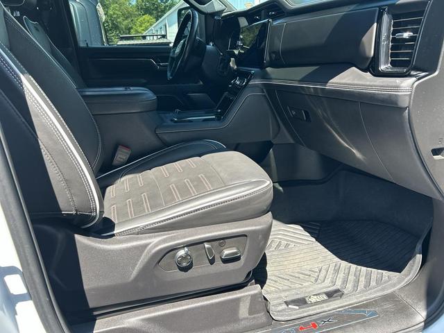 Photo of 2024 Summit White GMC Sierra 2500