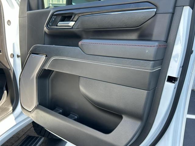 Photo of 2024 Summit White GMC Sierra 2500