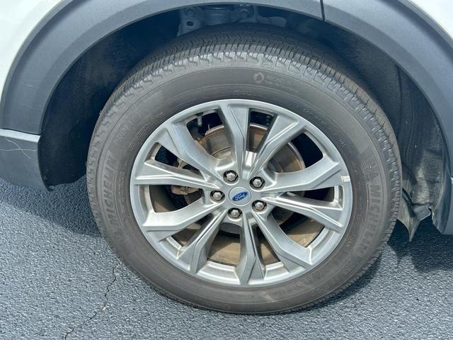 Photo of 2023 Oxford White Ford Explorer