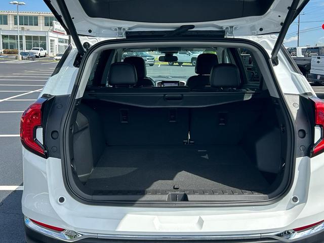 Photo of 2023 Summit White GMC Terrain